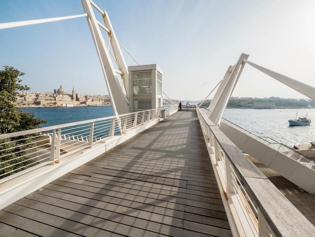 Luxury Apt With Side Seaviews And Pool, Best Location Sliema Esterno foto