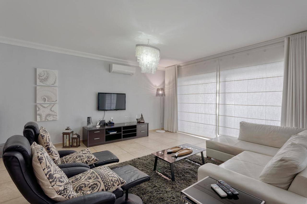 Luxury Apt With Side Seaviews And Pool, Best Location Sliema Esterno foto