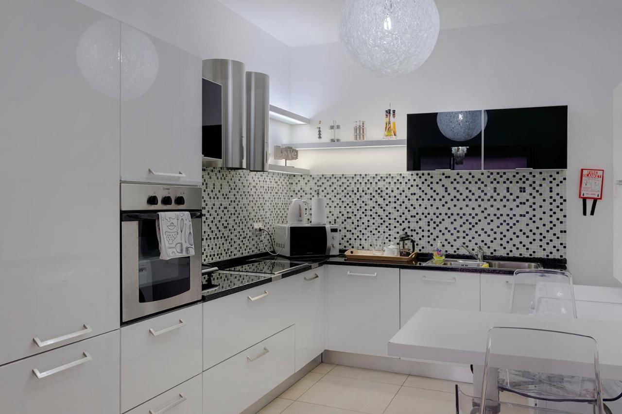 Luxury Apt With Side Seaviews And Pool, Best Location Sliema Esterno foto