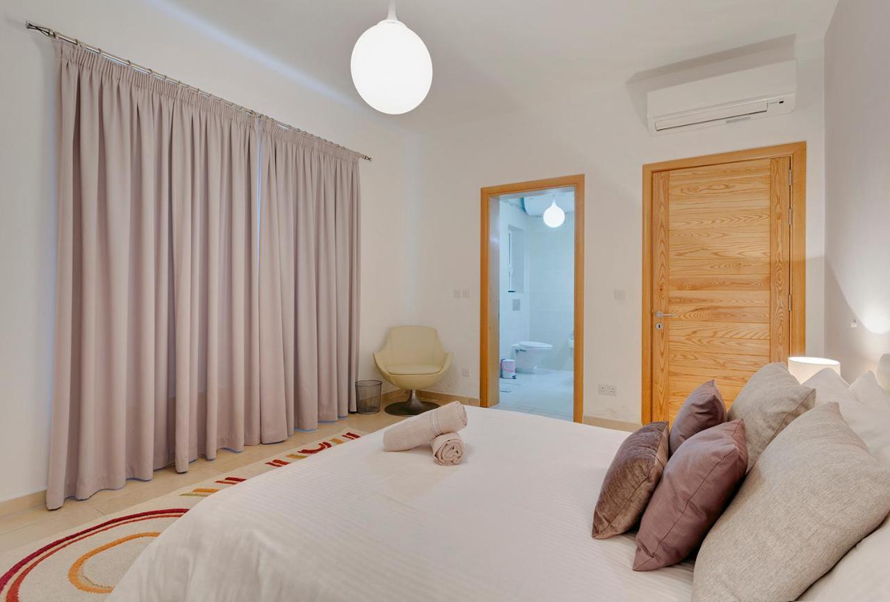 Luxury Apt With Side Seaviews And Pool, Best Location Sliema Esterno foto